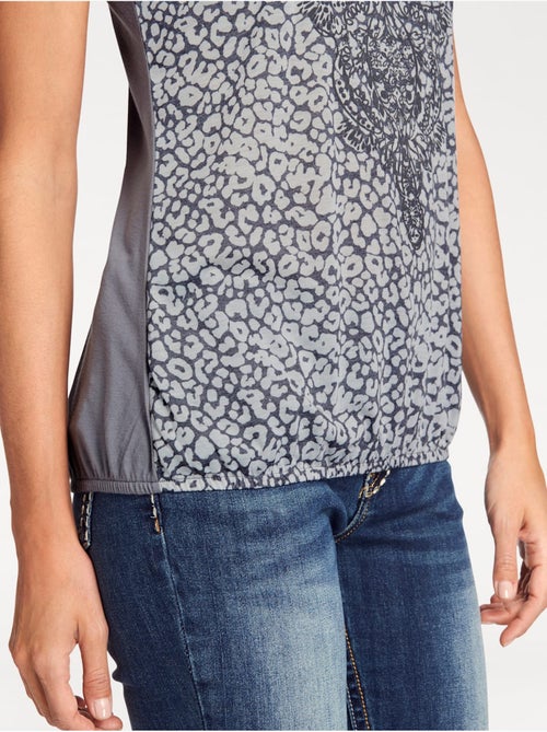 T-shirt à Manches Courtes - Taille Standard - Helline - Kiabi T-shirt à Manches Courtes - Taille Standard - Helline - Kiabi