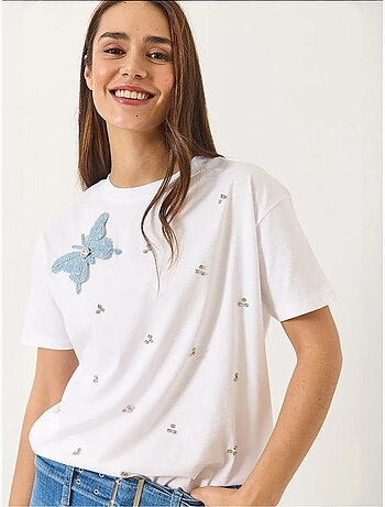 T-shirt à manches courtes avec accessoires papillon et ornements en pierre lucci