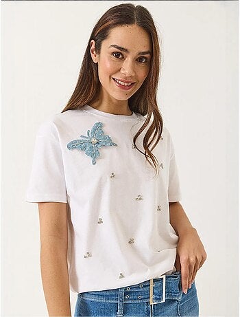 T-shirt à manches courtes avec accessoires papillon et ornements en pierre lucci