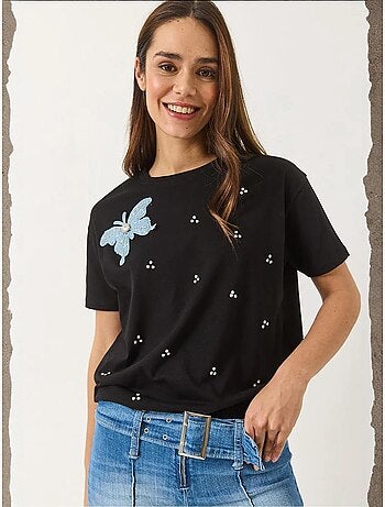 T-shirt à manches courtes avec accessoires papillon et ornements en pierre lucci