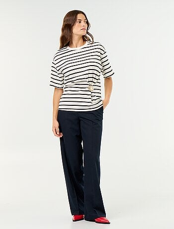 T-shirt à manches courtes avec bijou coquillage