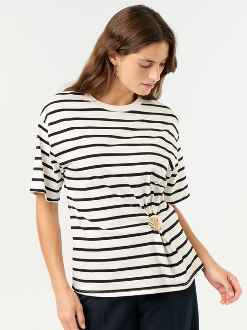 T-shirt à manches courtes avec bijou coquillage - Kiabi