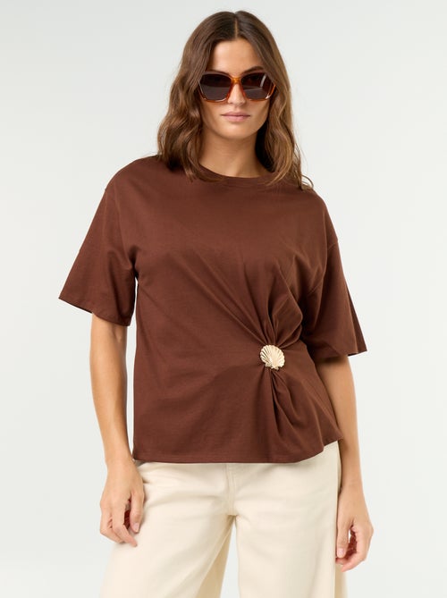 T-shirt à manches courtes avec bijou coquillage - Kiabi