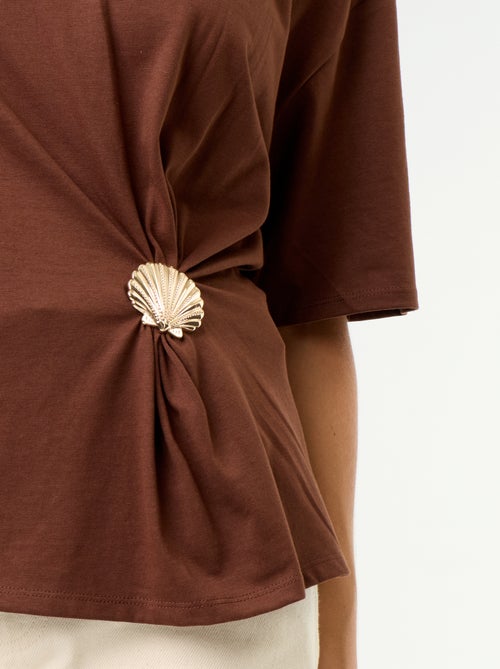 T-shirt à manches courtes avec bijou coquillage - Kiabi