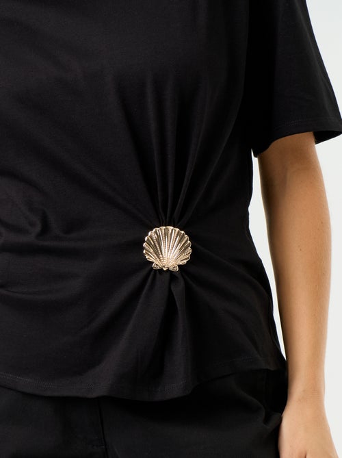 T-shirt à manches courtes avec bijou coquillage - Kiabi