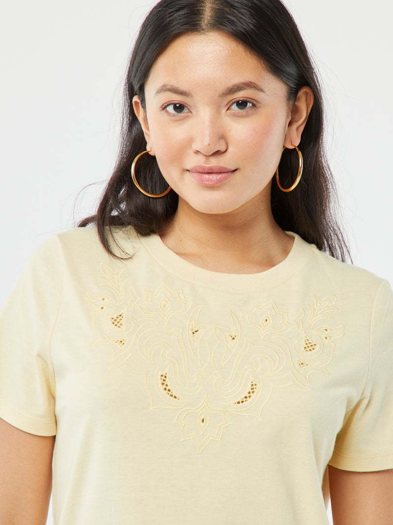 T-shirt à manches courtes avec broderies fantaisies Jaune clair - Kiabi