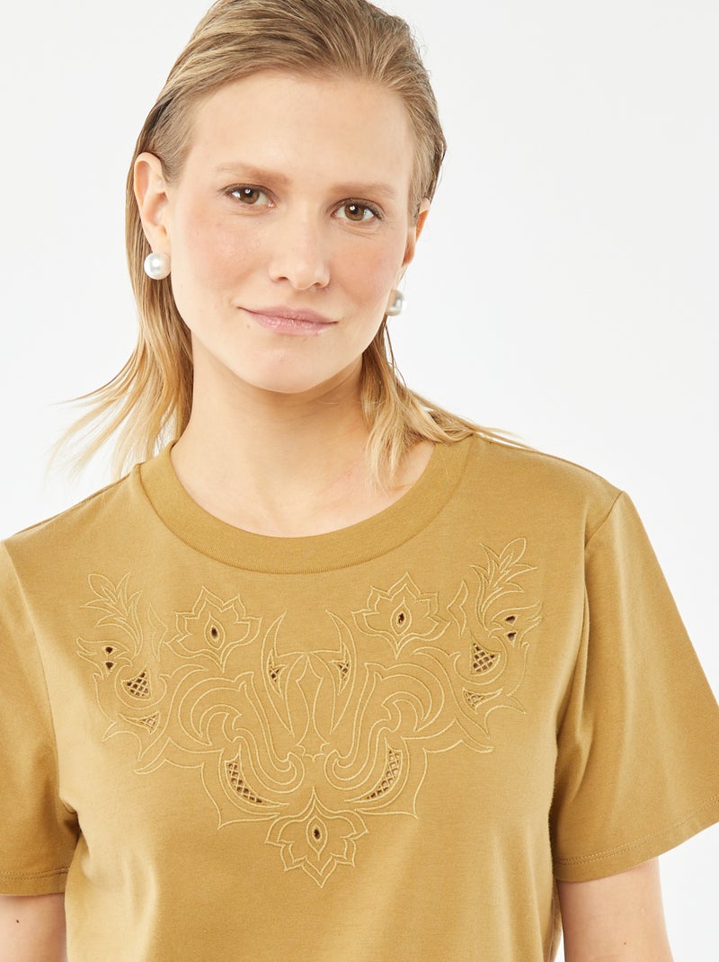 T-shirt à manches courtes avec broderies fantaisies Vert bronze - Kiabi