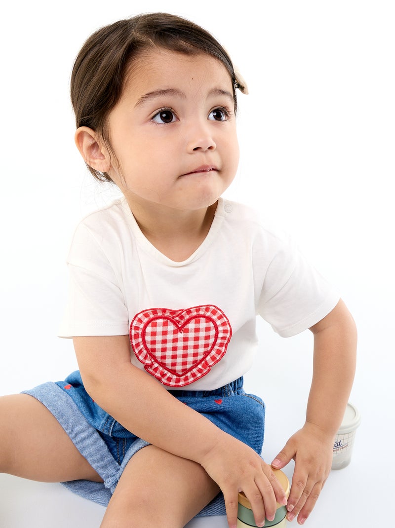 T-shirt à manches courtes avec cœur cousu Blanc - Kiabi