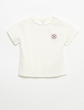 T-shirt à manches courtes avec cœur cousu