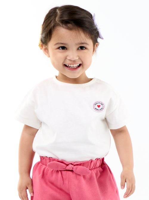 T-shirt à manches courtes avec cœur cousu - Kiabi