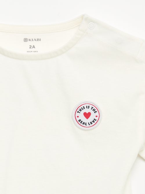 T-shirt à manches courtes avec cœur cousu - Kiabi