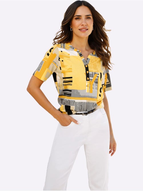 T-shirt à manches courtes avec col V et imprimé graphique - Taille standard - Moda Vilona - Kiabi T-shirt à manches courtes avec col V et imprimé graphique - Taille standard - Moda Vilona - Kiabi