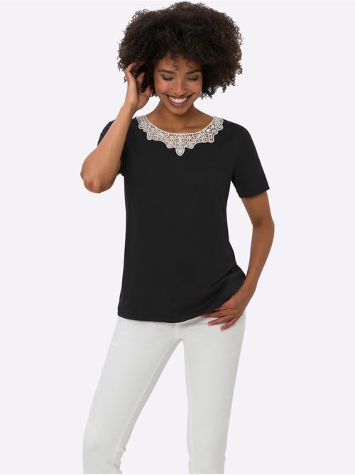 T shirt à manches courtes avec dentelle sur le col rond - Taille standard - Helline - Kiabi
