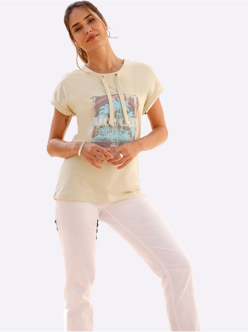 T-shirt à manches courtes avec encolure ronde et imprimé brillant - Taille standard - Moda Vilona - Kiabi T-shirt à manches courtes avec encolure ronde et imprimé brillant - Taille standard - Moda Vilona - Kiabi