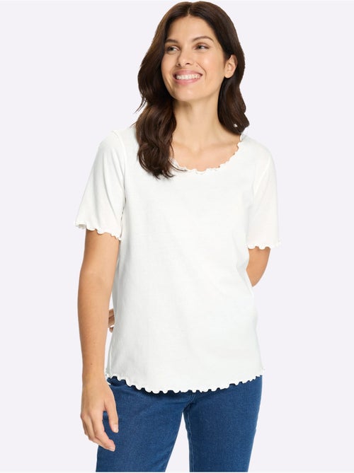 T-shirt à manches courtes avec finitions ondulées et encolure ronde - Taille standard - Moda Vilona - Kiabi T-shirt à manches courtes avec finitions ondulées et encolure ronde - Taille standard - Moda Vilona - Kiabi