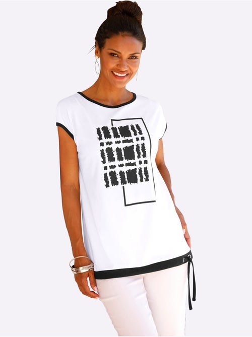 T-shirt à manches courtes avec imprimé graphique et lien à nouer - Taille standard - Moda Vilona - Kiabi T-shirt à manches courtes avec imprimé graphique et lien à nouer - Taille standard - Moda Vilona - Kiabi