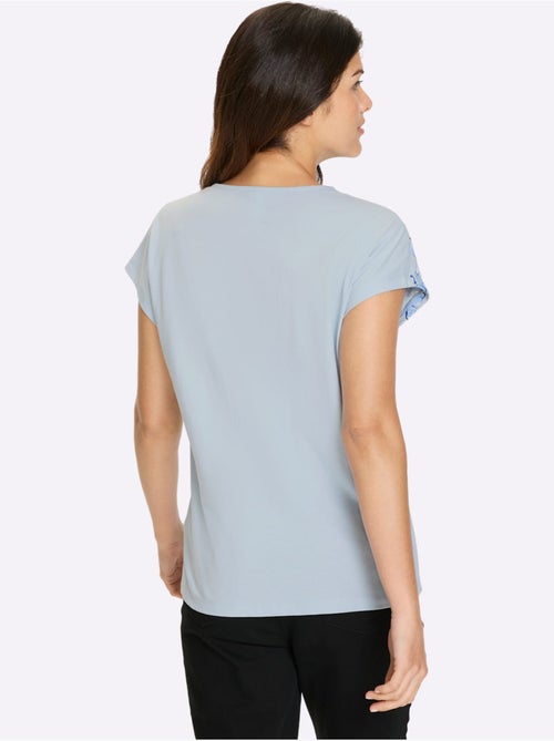 T-shirt à manches courtes avec imprimé papillon et encolure ronde - Taille standard - Moda Vilona - Kiabi T-shirt à manches courtes avec imprimé papillon et encolure ronde - Taille standard - Moda Vilona - Kiabi