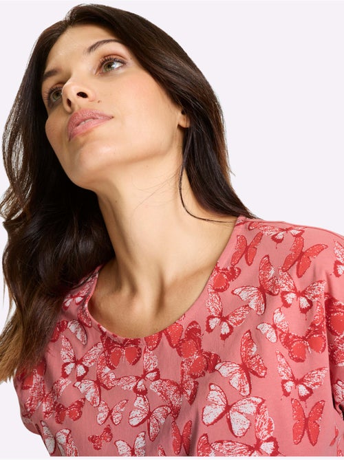 T-shirt à manches courtes avec imprimé papillon et encolure ronde - Taille standard - Moda Vilona - Kiabi T-shirt à manches courtes avec imprimé papillon et encolure ronde - Taille standard - Moda Vilona - Kiabi