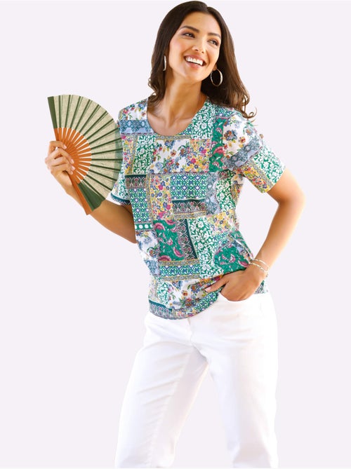 T-shirt à manches courtes avec motif patchwork moderne et col rond - taille standard - moda vilona - Kiabi T-shirt à manches courtes avec motif patchwork moderne et col rond - taille standard - moda vilona - Kiabi