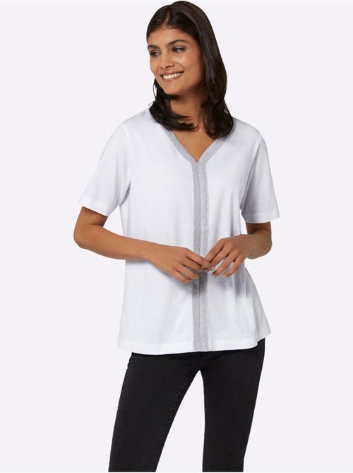 T-shirt à manches courtes avec ruban brillant et col en V - Taille standard - Moda Vilona - Kiabi T-shirt à manches courtes avec ruban brillant et col en V - Taille standard - Moda Vilona - Kiabi