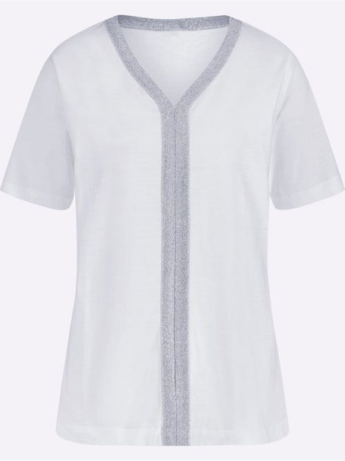 T-shirt à manches courtes avec ruban brillant et col en V - Taille standard - Moda Vilona - Kiabi T-shirt à manches courtes avec ruban brillant et col en V - Taille standard - Moda Vilona - Kiabi