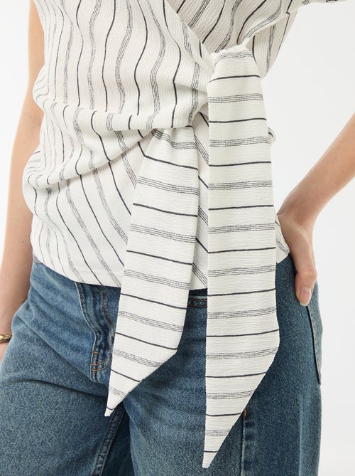 T-shirt  à manches courtes drapé avec nœud en maille crêpée - Kiabi