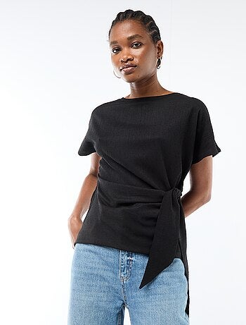 T-shirt à manches courtes drapé avec nœud en maille crêpée
