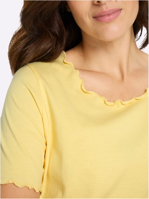 T-shirt à manches courtes en qualité douce avec finitions ondulées - Taille standard - Moda Vilona - Kiabi T-shirt à manches courtes en qualité douce avec finitions ondulées - Taille standard - Moda Vilona - Kiabi