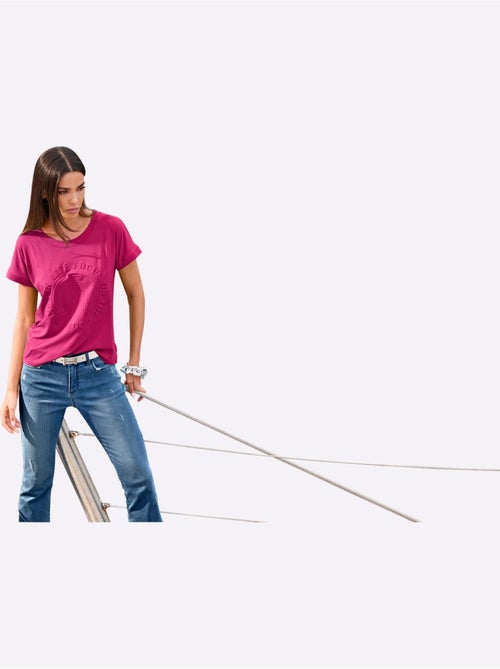 T-shirt à Manches Courtes Imprimé à Effet 3d - Taille Standard - Helline - Kiabi T-shirt à Manches Courtes Imprimé à Effet 3d - Taille Standard - Helline - Kiabi