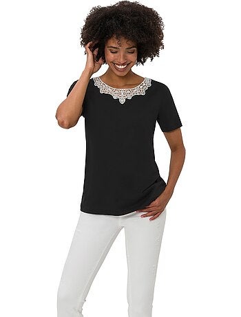 T-shirt à Manches Courtes Jolie Dentelle Sur L'encolure - Taille Standard - helline