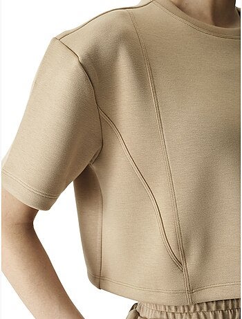 T-shirt à manches courtes texturé effet soyeux avec détails de couture penti