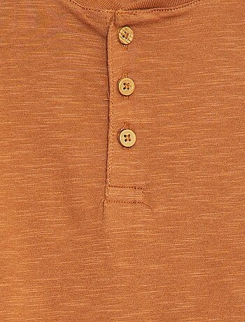 T-shirt à manches longues et col tunisien