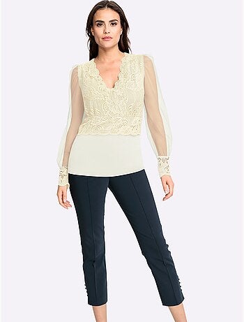 T-shirt à Manches Longues Jolie Dentelle Sur L'encolure - Taille Standard - Helline