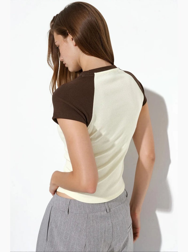 T-shirt ajusté à col rond et color-block busem Blanc Noir - Kiabi