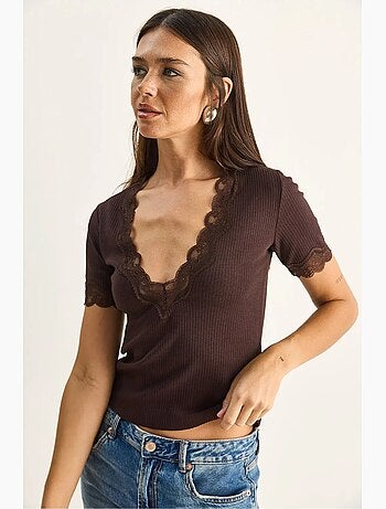 T-shirt ajusté col v dentelle côtelé manches courtes lucci