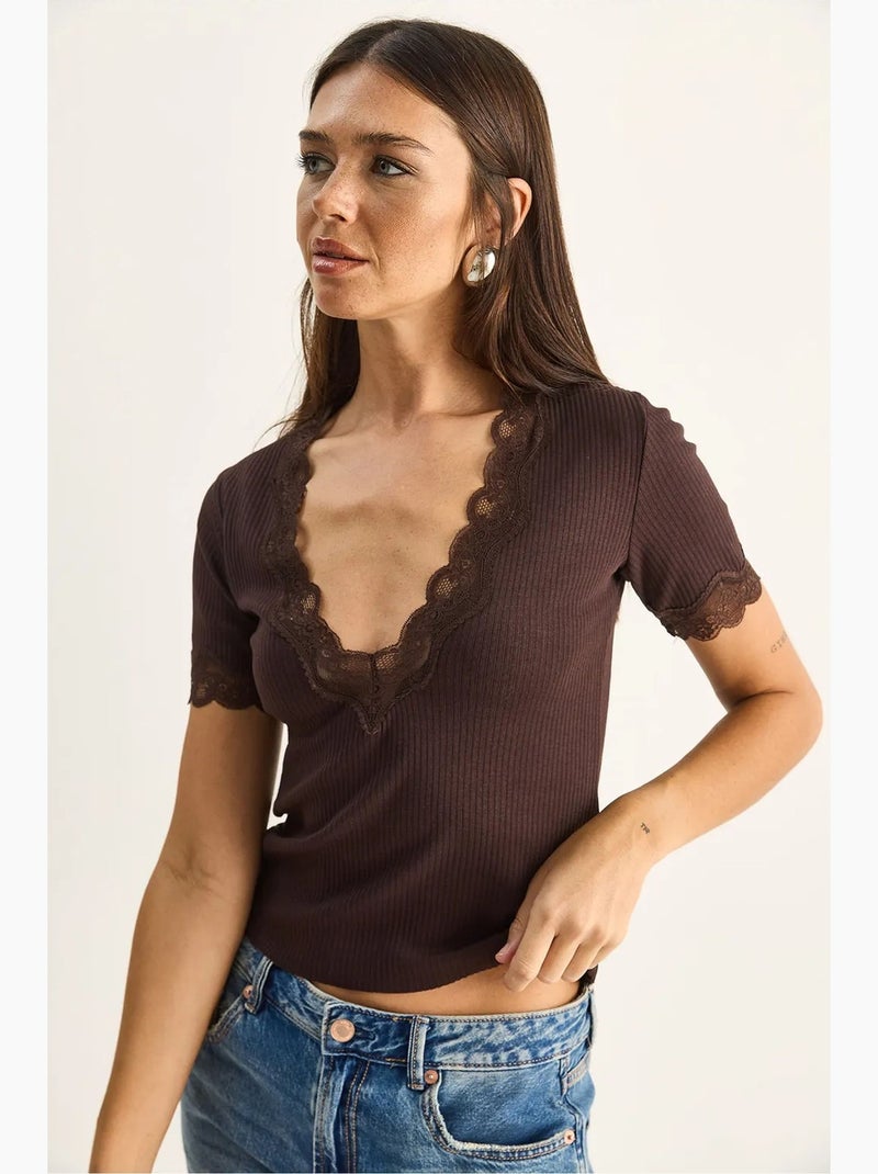 T-shirt ajusté col v dentelle côtelé manches courtes lucci Marron chocolat - Kiabi