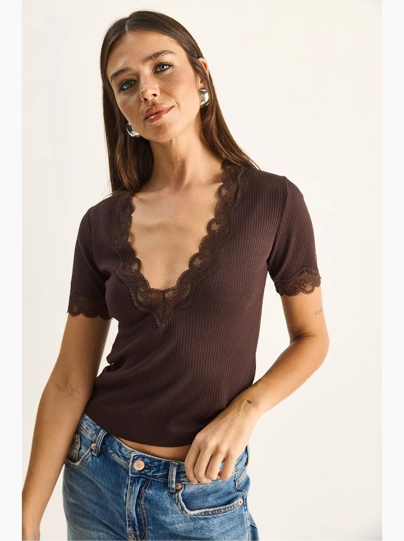 T-shirt ajusté col v dentelle côtelé manches courtes lucci Marron chocolat - Kiabi