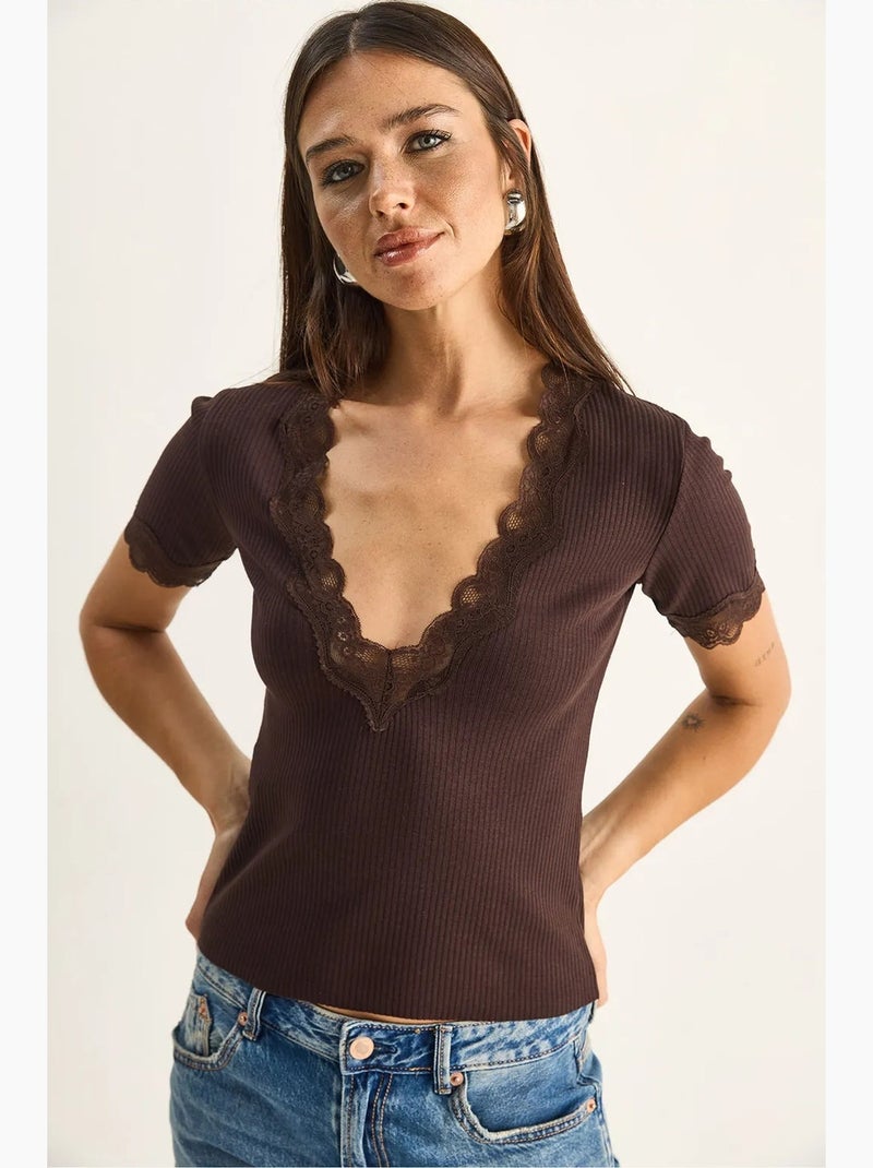 T-shirt ajusté col v dentelle côtelé manches courtes lucci Marron chocolat - Kiabi