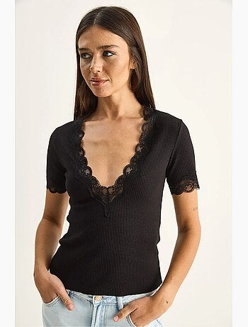 T-shirt ajusté col v dentelle côtelé manches courtes lucci