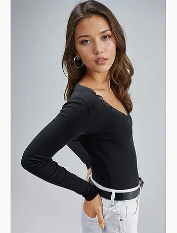 T-shirt ajusté col v détails dentelle manches longues busem