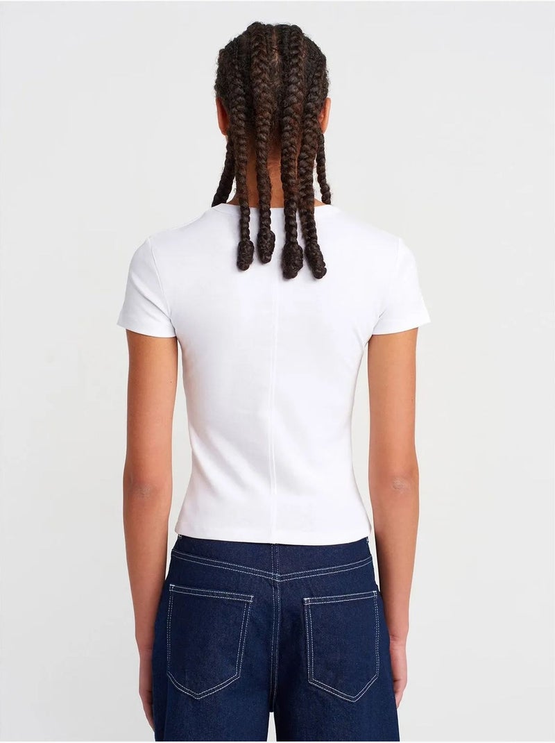 T-shirt Ajusté En Coton À Col V Blanc - Kiabi