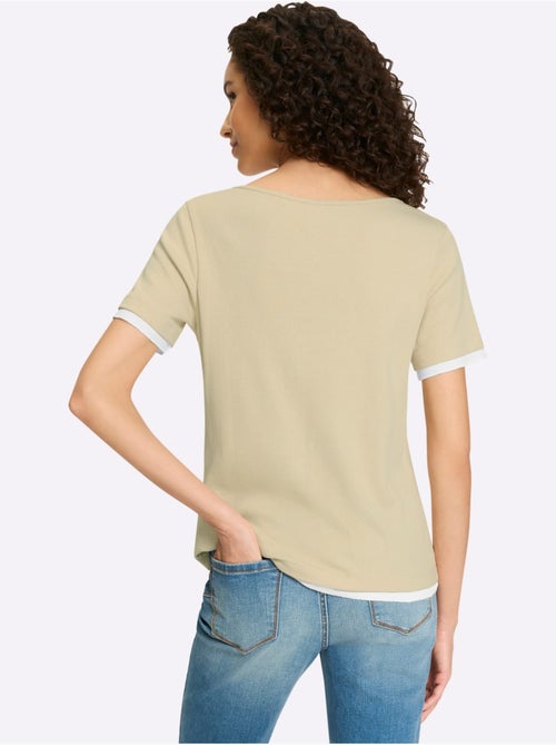 T-shirt Aspect Côtelé Mode - Taille Standard - Helline - Kiabi T-shirt Aspect Côtelé Mode - Taille Standard - Helline - Kiabi