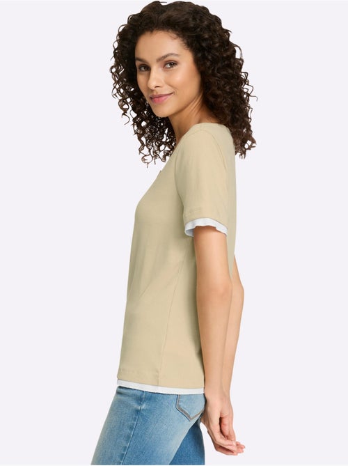 T-shirt Aspect Côtelé Mode - Taille Standard - Helline - Kiabi T-shirt Aspect Côtelé Mode - Taille Standard - Helline - Kiabi