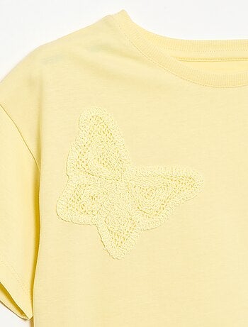 T-shirt avec fleurs en macramé