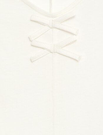 T-shirt avec nœuds fantaisies