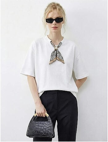 T-shirt basic à col rond avec détail accessoire lucci