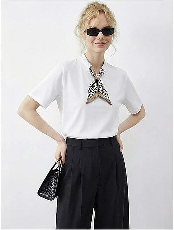T-shirt basic à col rond avec détail accessoire lucci