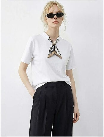 T-shirt basic à col rond avec détail accessoire lucci