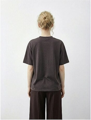 T-shirt basic à col rond avec détail accessoire lucci