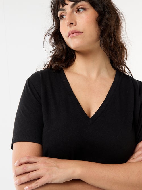 T-shirt basique col V et manches courtes - Kiabi